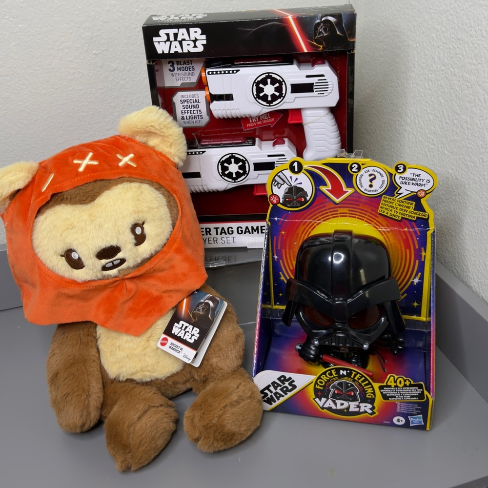Star Wars Blaster and Plush Set - White, Black, Brown, Orange